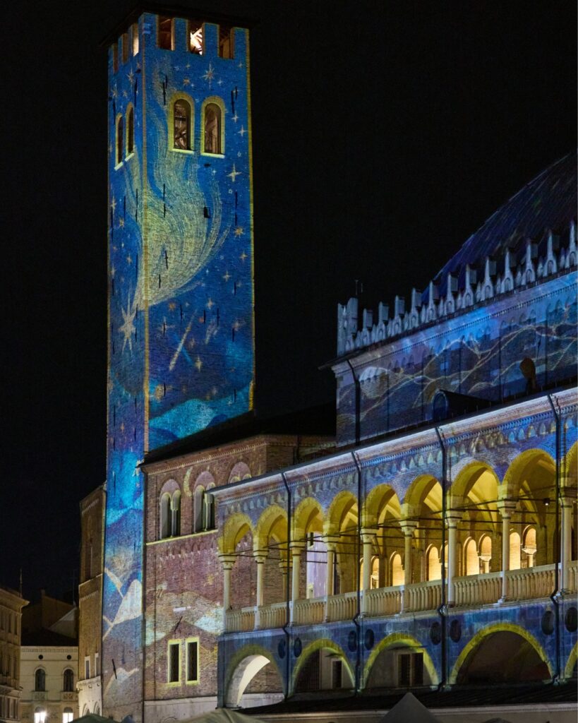 Torre degli Anziani illuminata